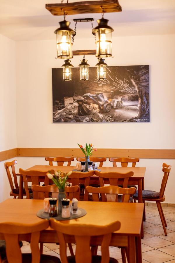 Pension & Gaststaette Zur Salzgrube ซอนเดอร์เฮาเซน ภายนอก รูปภาพ