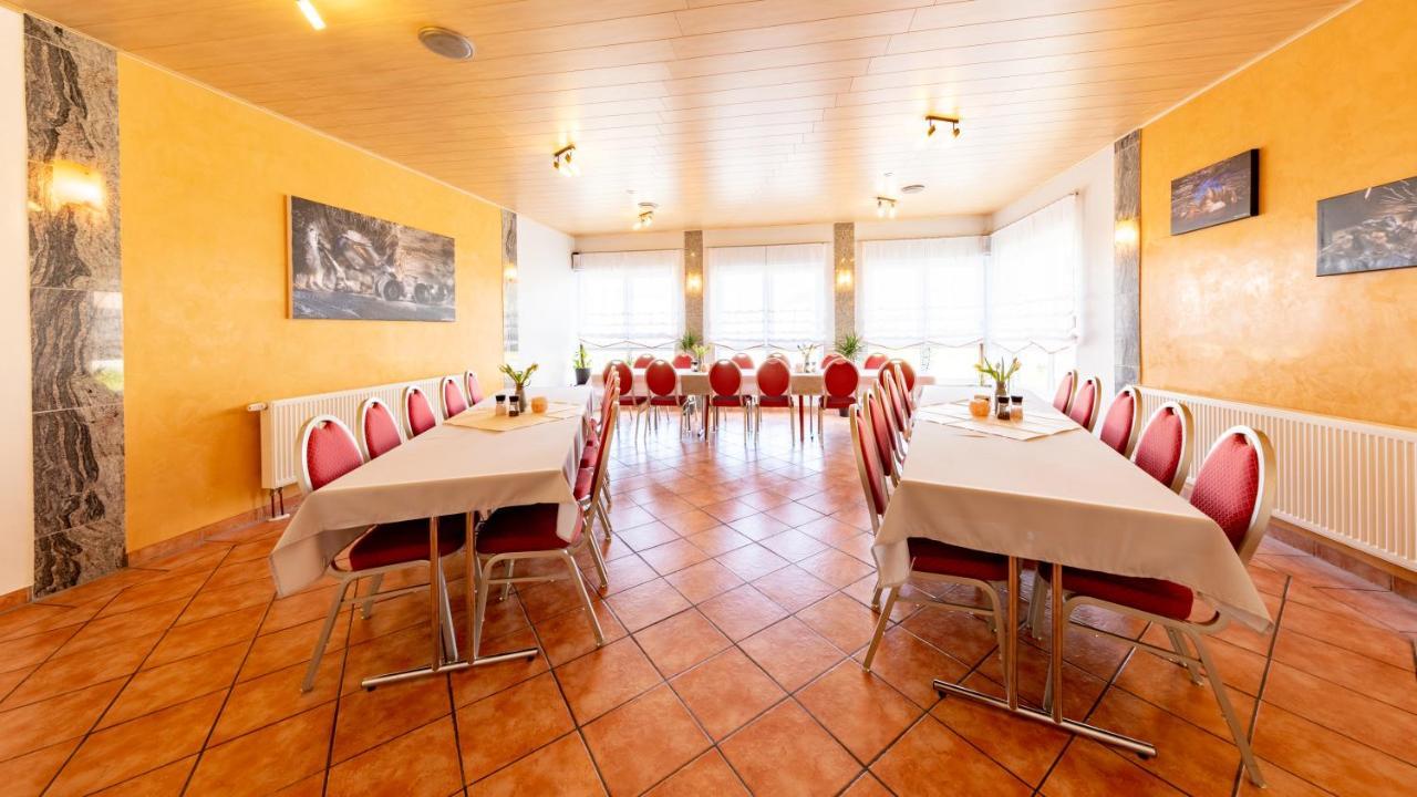 Pension & Gaststaette Zur Salzgrube ซอนเดอร์เฮาเซน ภายนอก รูปภาพ