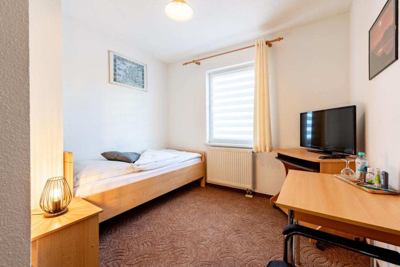 Pension & Gaststaette Zur Salzgrube ซอนเดอร์เฮาเซน ภายนอก รูปภาพ